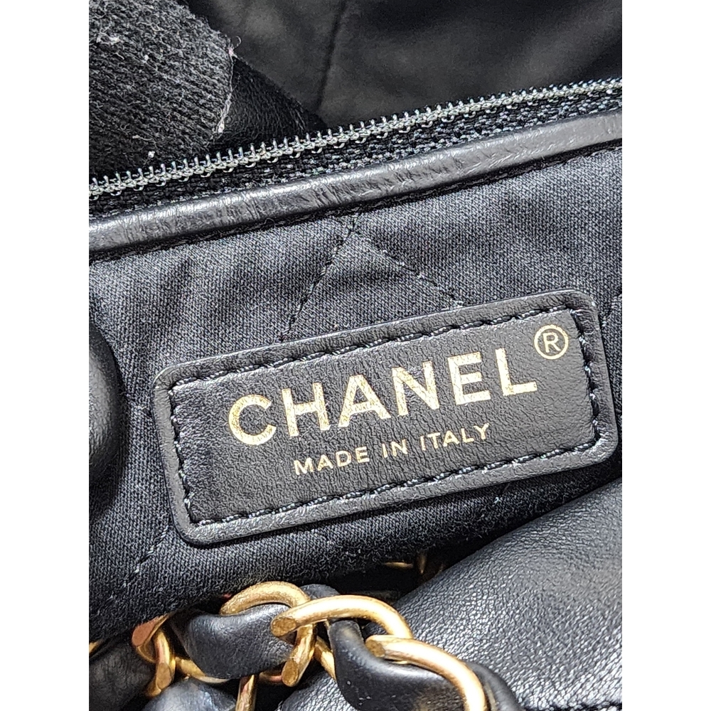 CHANEL Quilted Shiny Calfskin Leather 22 Hobo Bag Black - Picture 4 of 15